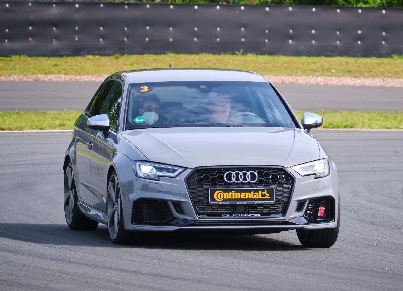 Continental-Sportcontact-7-auf-einem-Audi-Auto